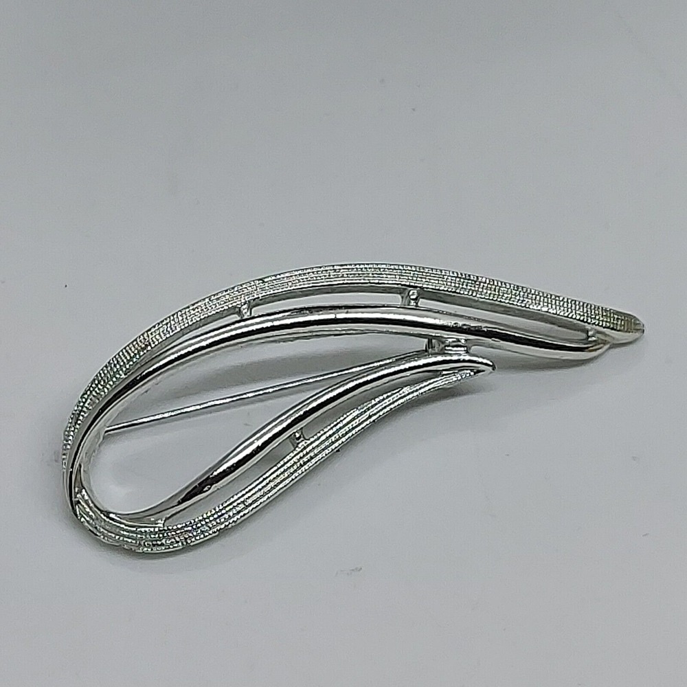 Vintage Silver Tone Sarah Coventry Brooch